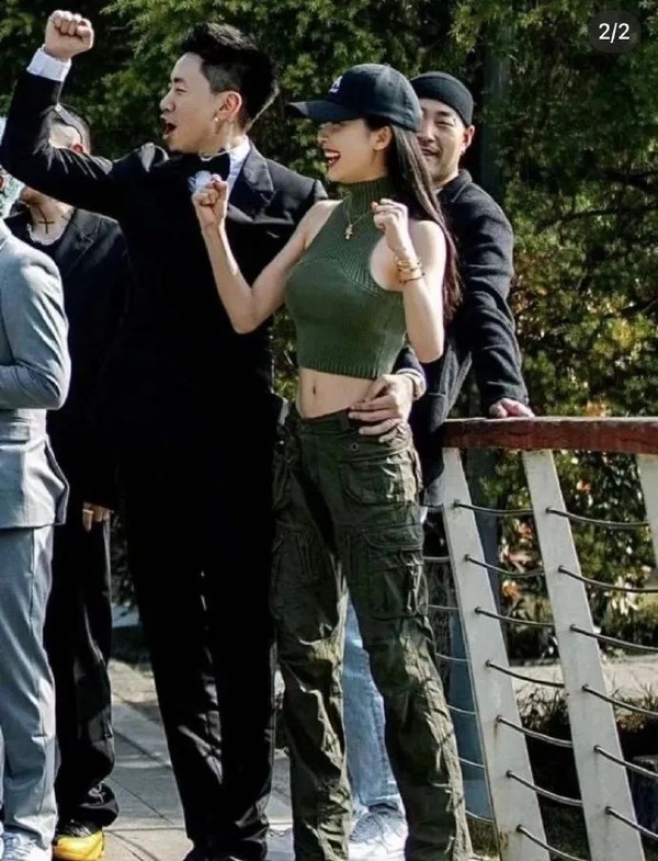 谢娜谈为林青霞挚友新书写推荐语：是我的荣幸
