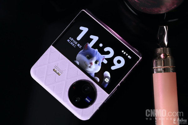 vivo x flip打破李楠“三个偏见”！完爆iphone 13 mini