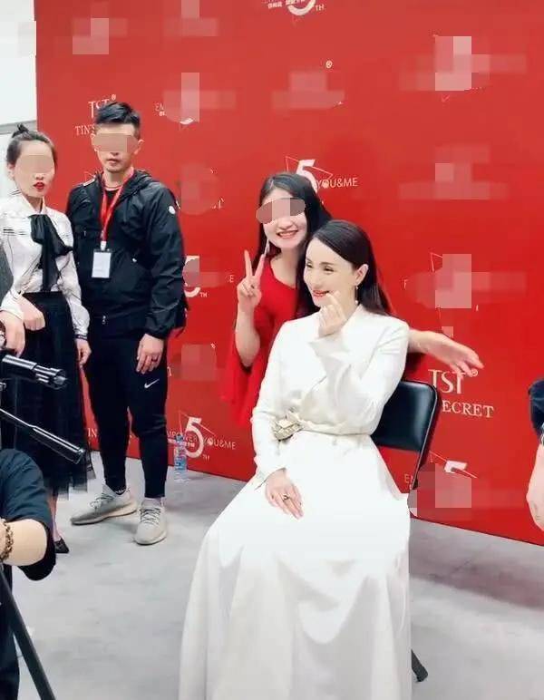 李玟删《好声音》相关博文 此前曾与导演组解除误会